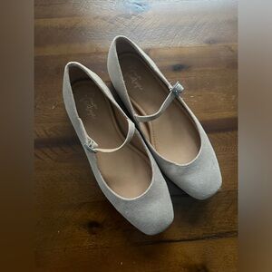 Crown Vintage Mary Jane Flats